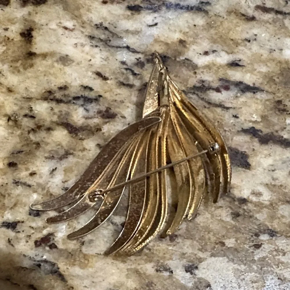 Chic Gold and Silver Flowing Brooch